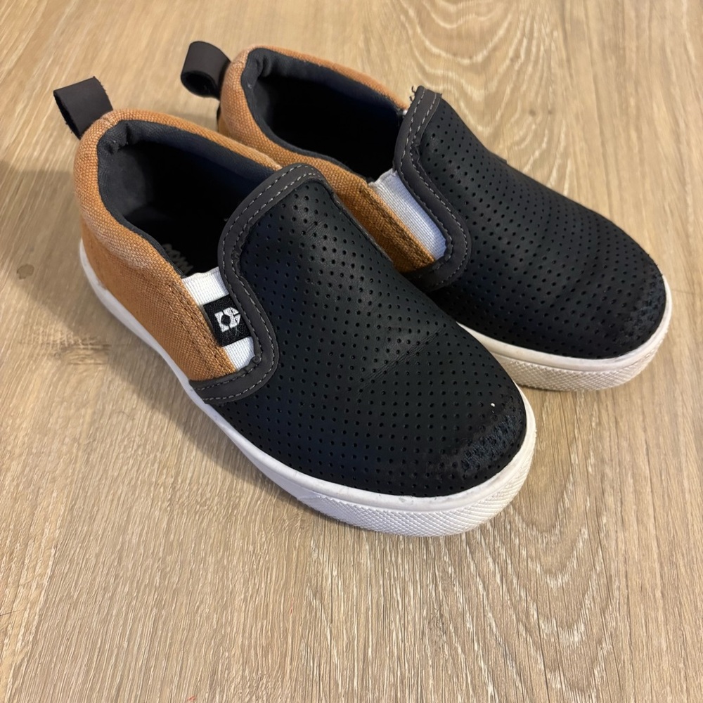 Oomphies Black and Brown Kids Slip-On Sneakers